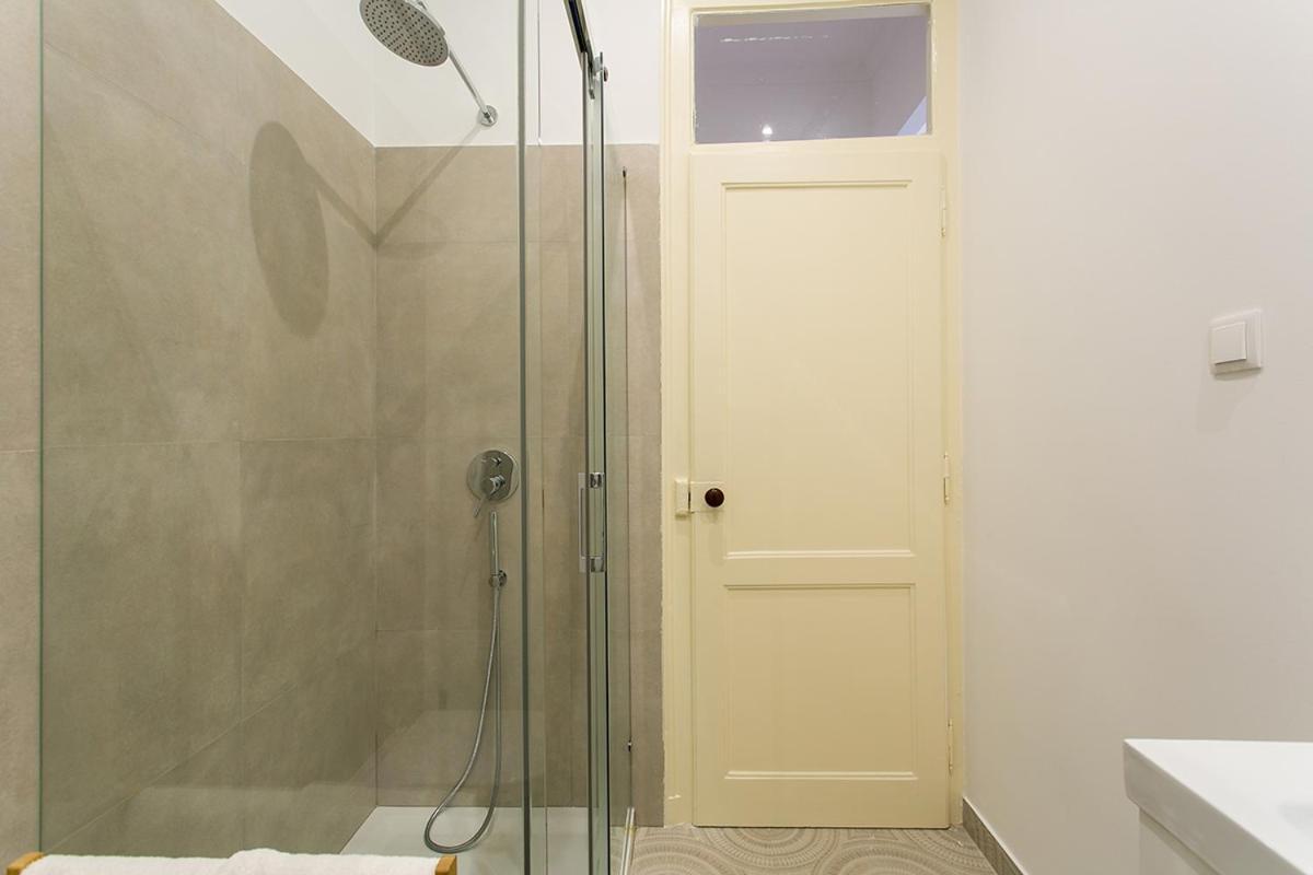 Lovelystay - Cozy 3Bdr Apartment In Estrela ลิสบอน ภายนอก รูปภาพ